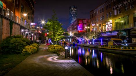 俄克拉荷马城市中心运河沿岸的布里克敦区