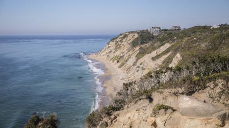 岛屿峭壁侧美景
