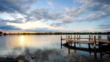 日落之时，游览橡树湖