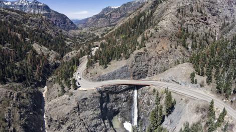 鸟瞰美国550 号高速公路，科罗拉多州 Million Dollar 高速公路，邻近乌雷