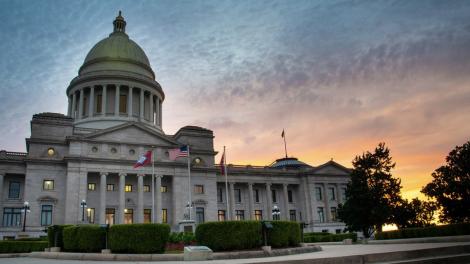 阿肯色州议会大厦之上的日落