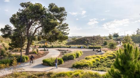 集林荫步道、运动与娱乐于一体的 Great Park 综合公园
