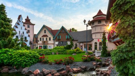 River Place Shops 购物中心的德国主题店面