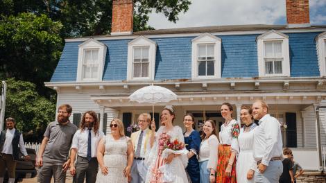 在历史悠久的 Charles Hertich 医生故居庆祝一年一度的法国传统文化节