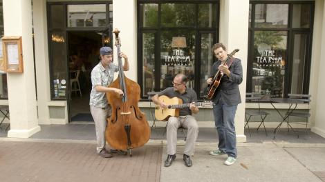 Músicos callejeros en Broughton Street, en Savannah, Georgia