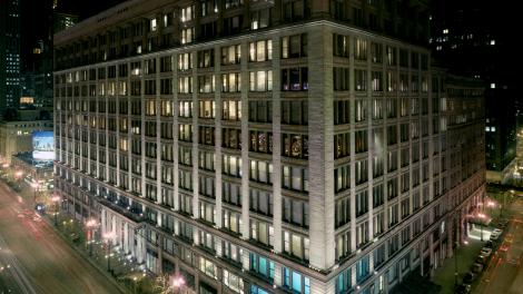 メイシーズ外観の素晴らしい夜景