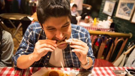 孟菲斯 Charlie Vergos' Rendezvous 餐厅世界一流的干抹香料肋排