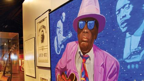 密西西比州克拉克斯代尔三角洲蓝调博物馆内的历史展览和工艺品