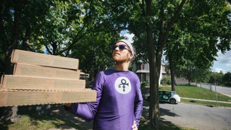 Galactic Pizza 披萨店的送餐服务 Galactic Pizza 披萨店的送餐服务