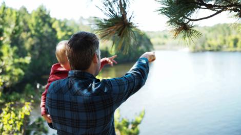 在明尼苏达州 Iron Range 铁矿区尽享父子间的亲密时光 在明尼苏达州 Iron Range 铁矿区尽享父子间的亲密时光