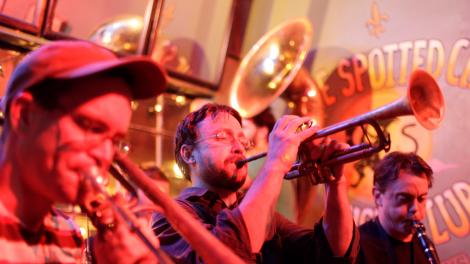 路易斯安那州新奥尔良法国街斑点猫音乐俱乐部精彩无限的爵士表演