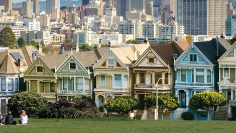 著名的“彩绘女士”建筑就坐落在加利福尼亚州旧金山的阿拉莫广场 著名的“彩绘女士”建筑就坐落在加利福尼亚州旧金山的阿拉莫广场