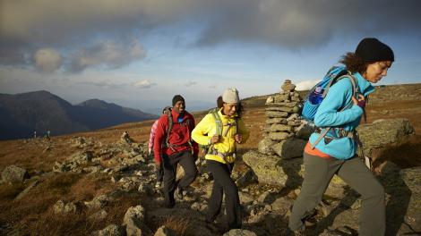 随同阿巴拉契亚山脉俱乐部,在新罕布什尔州的白山徒步旅行 随同阿巴拉契亚山脉俱乐部,在新罕布什尔州的白山徒步旅行