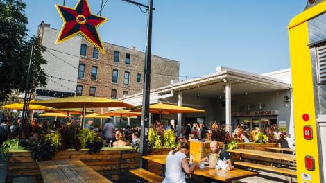 伊利诺伊州芝加哥柳条公园街区的 Big Star 墨西哥卷饼餐厅