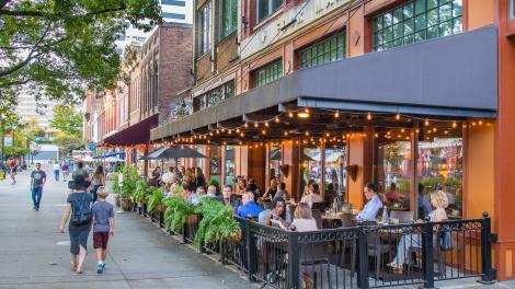 Alfresco dining at Cafe 4 in Market Square in Knoxville, Tennessee