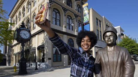 Taking a selfie with the Rosa Parks Statue in downtown Montgomery, Alabama Taking a selfie with the Rosa Parks Statue in downtown Montgomery, Alabama