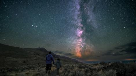 在俄勒冈州威拉米特国家森林的华纳谷风景观景台观星