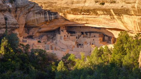 科罗拉多州科特斯附近梅萨维德国家公园里的悬崖民居