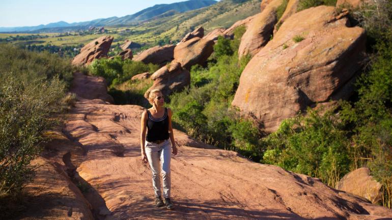 探索丹佛市外的红石公园及露天剧场