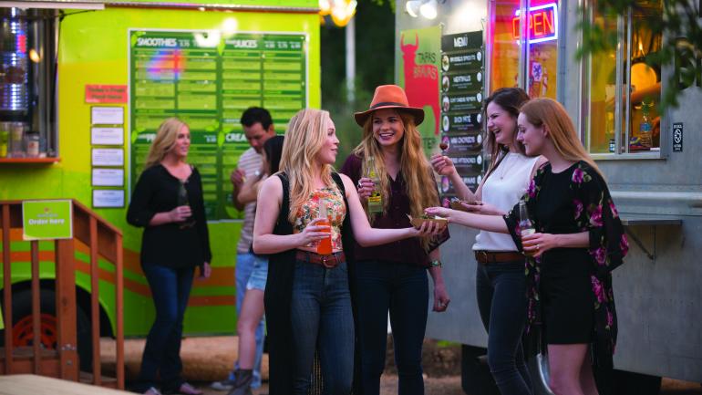 The Picnic 公园是与当地人打成一片和尽享一流户外餐饮的首选之地。