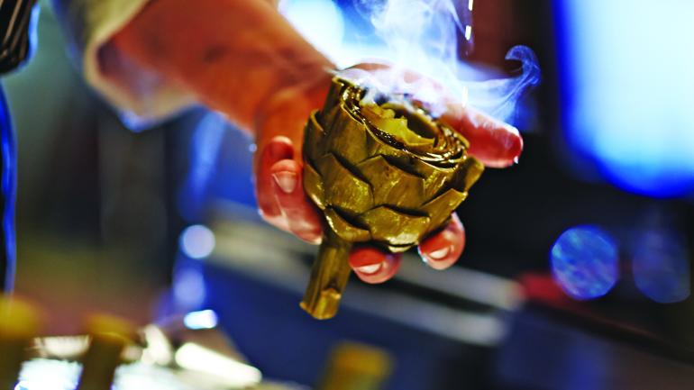 在加利福尼亚州，采用本地食材烹饪的菜肴和配制的鸡尾酒让顾客可以体验到正宗美味的本州创新饮食。