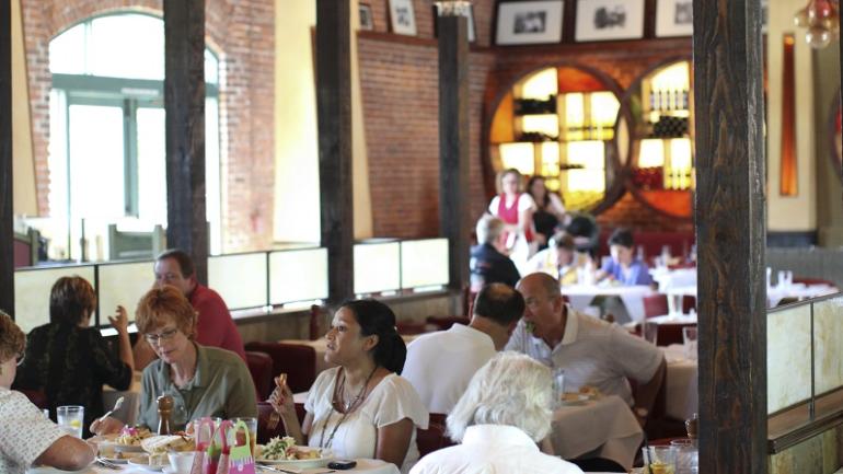 Ce quartier créatif de Kansas City regorge de restaurants raffinés. Faites le tour des galeries, puis poussez la porte de chez Lidia’s pour savourer des spécialités du nord de l’Italie.