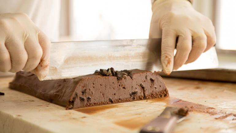 Confection du célèbre caramel de Mackinac Island