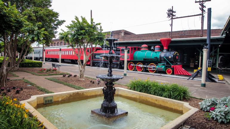 Steam engines at the Chattanooga Choo Choo converted into restaurants and guest accommodationsSteam engines at the Chattanooga Choo Choo converted into restaurants and guest accommodations