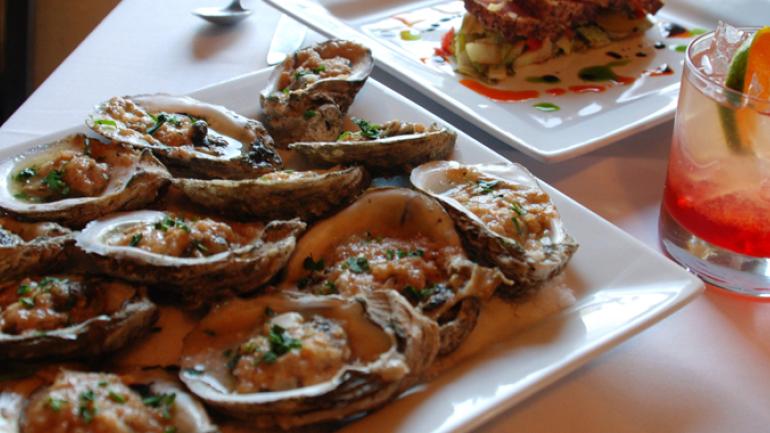 诱人的牡蛎搭配北岸的精酿鸡尾酒