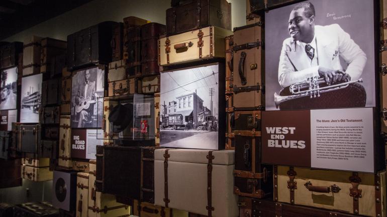 参观位于圣路易斯市中心的国家蓝调圣路易斯