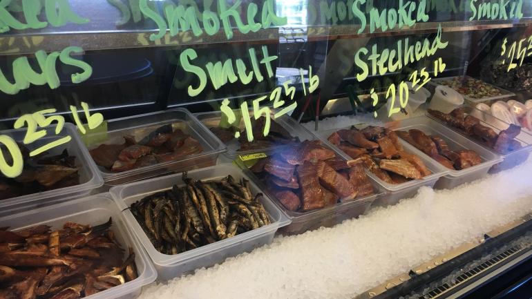 喀斯喀特洛克斯镇 Brigham Fish Market 鱼市新鲜打捞的鱼儿