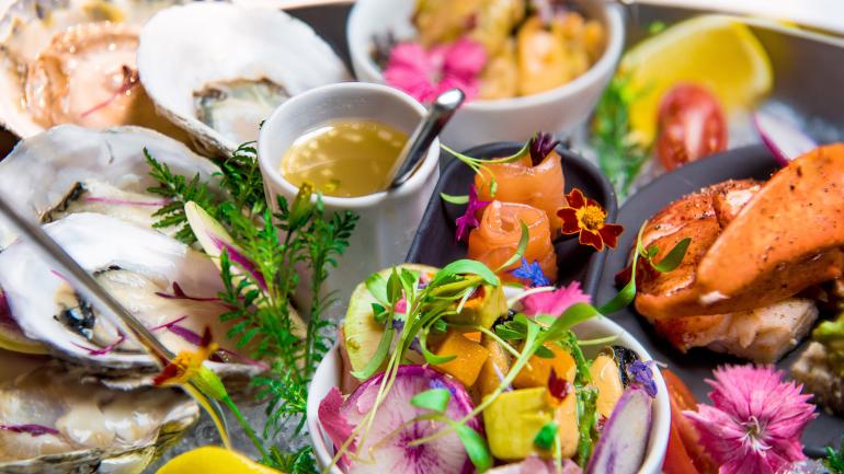 位于常春藤酒店的 Magdalena 餐馆所供应的色彩缤纷的海鲜菜肴