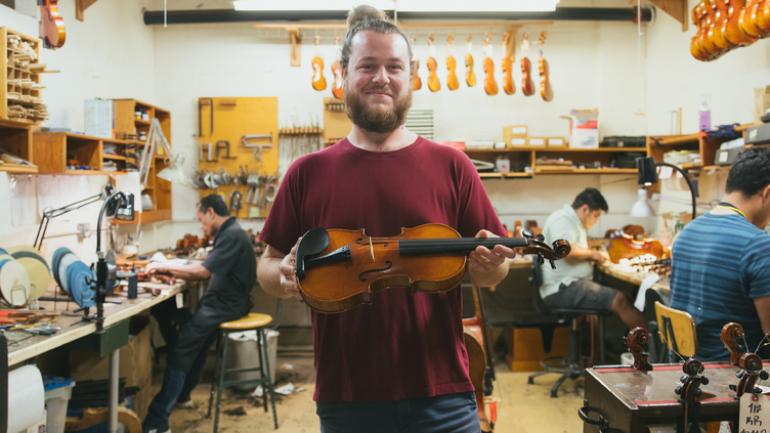 伊利诺伊州芝加哥艺术大厦内的当地人