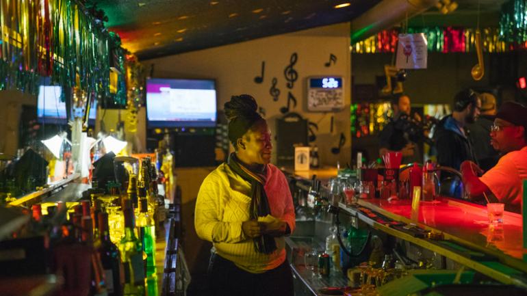 底特律的调酒师