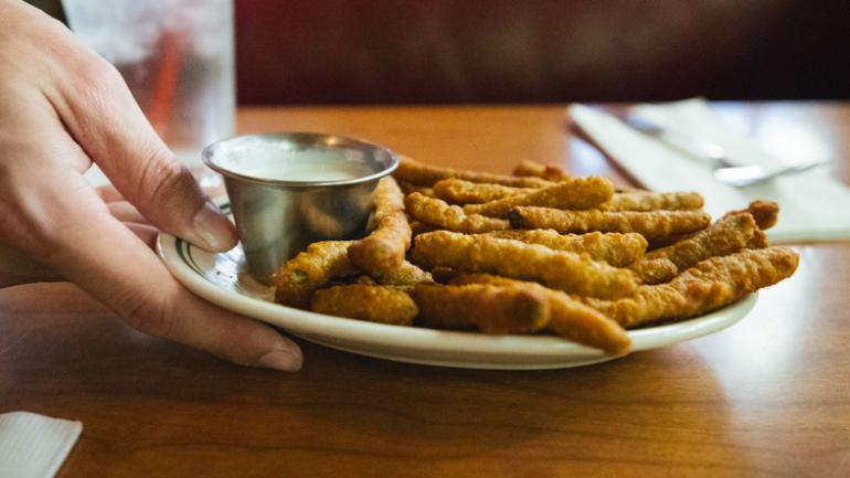 密西根州大急流城的 The Cottage 酒吧餐厅