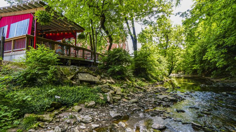 列克星敦 Break Room at Pepper 露台上的河畔风景