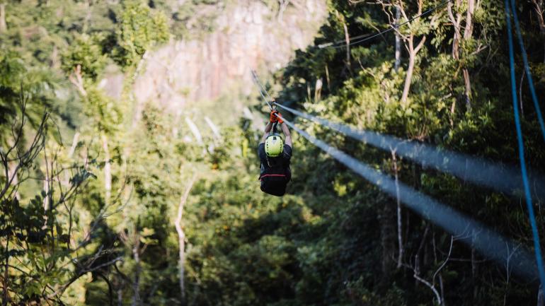 波多黎各奥罗科维斯镇 Toro Verde 探险公园的高空滑索 波多黎各奥罗科维斯镇 Toro Verde 探险公园的高空滑索