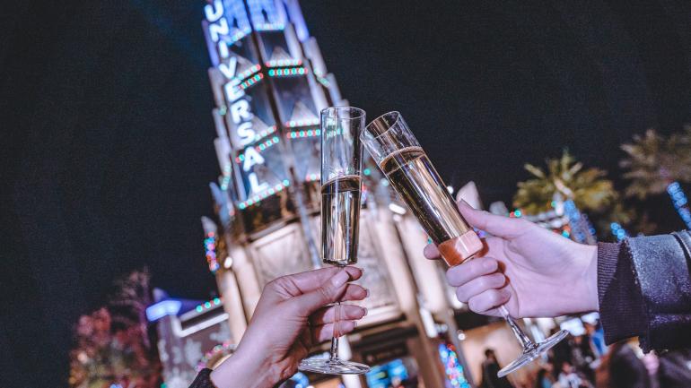 在 Universal Studios Hollywood 的跨年庆典上庆祝新年 在 Universal Studios Hollywood 的跨年庆典上庆祝新年