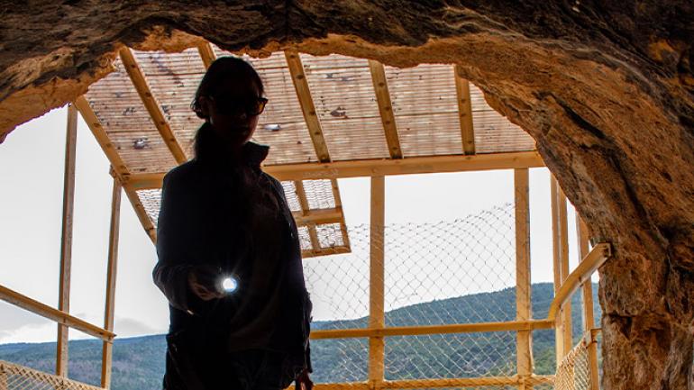 走进西波拉国家森林和国家草原环绕的桑迪压人洞穴内窥探一番