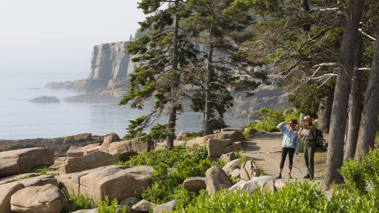 探索缅因州巴尔港附近的阿卡迪亚国家公园