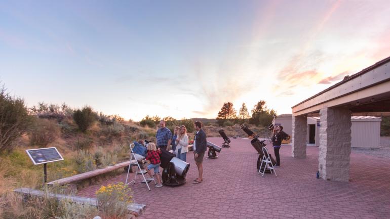 俄勒冈州天文台的高功率望远镜为游客带来独特的天体景观