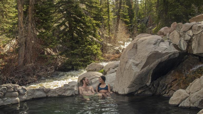 科罗拉多州斯廷博特斯普林斯 Strawberry Park Hot Springs 温泉城 科罗拉多州斯廷博特斯普林斯 Strawberry Park Hot Springs 温泉城
