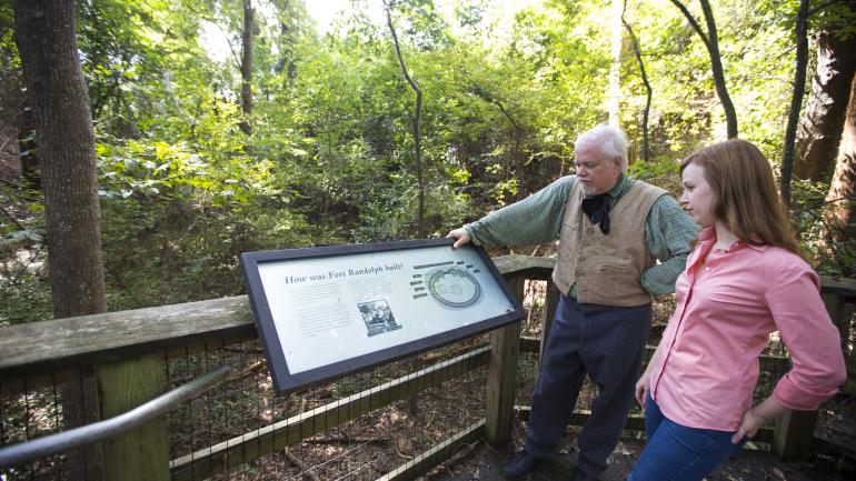 在派恩维尔的伦道夫堡历史遗址阅读历史标牌