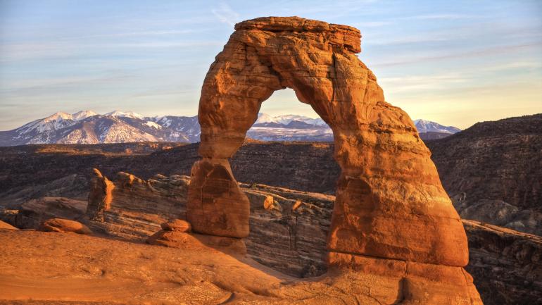 犹他州拱门国家公园众多著名景观之一：精致拱门