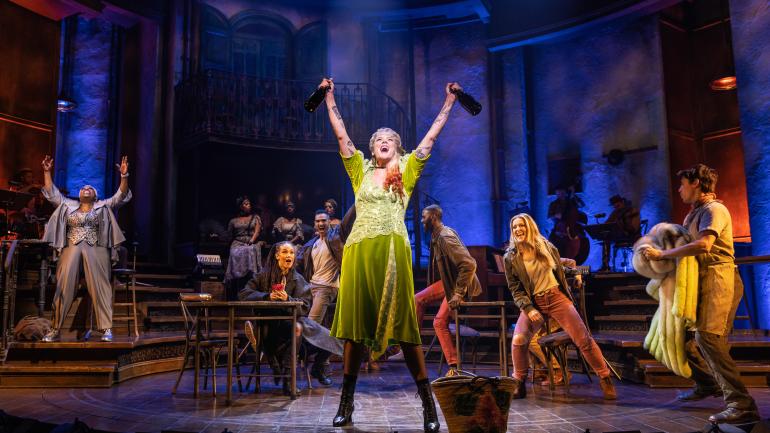 合奏团表演音乐剧《冥界》