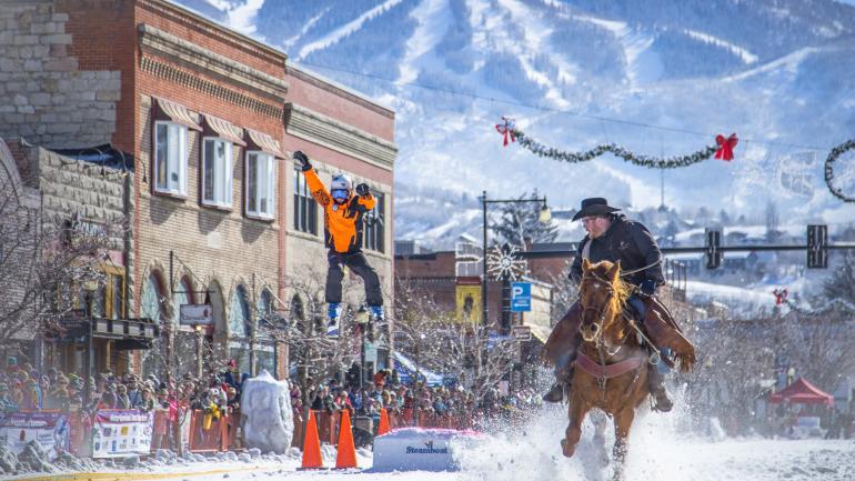 斯廷博特斯普林斯冬季嘉年华的赛马滑雪