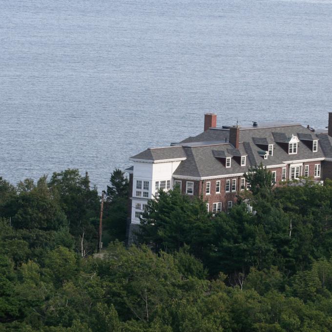 经典的巴尔港海滨豪宅