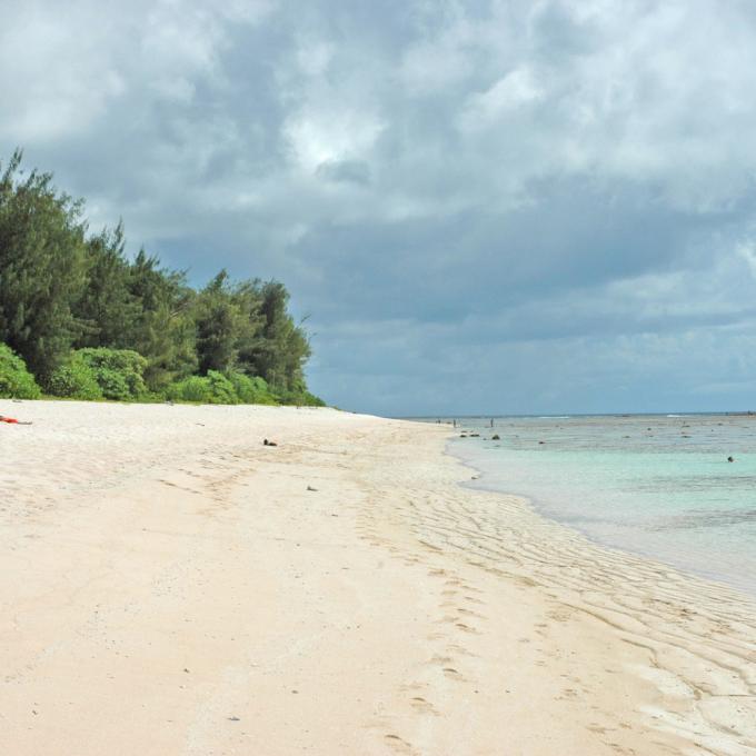 关岛瑞提迪恩海滩细柔的珊瑚“沙滩”