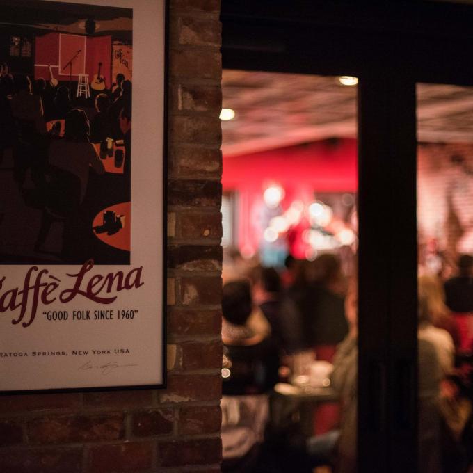 萨拉托加斯普林斯的 Caffe Lena 咖啡馆外景