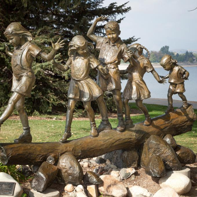 科罗拉多州拉夫兰湖畔伫立的一座铜像